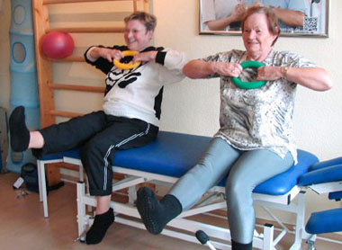 DRK Seniorensportgruppe "Hoch das Bein" DRK Physiotherapie Grimma