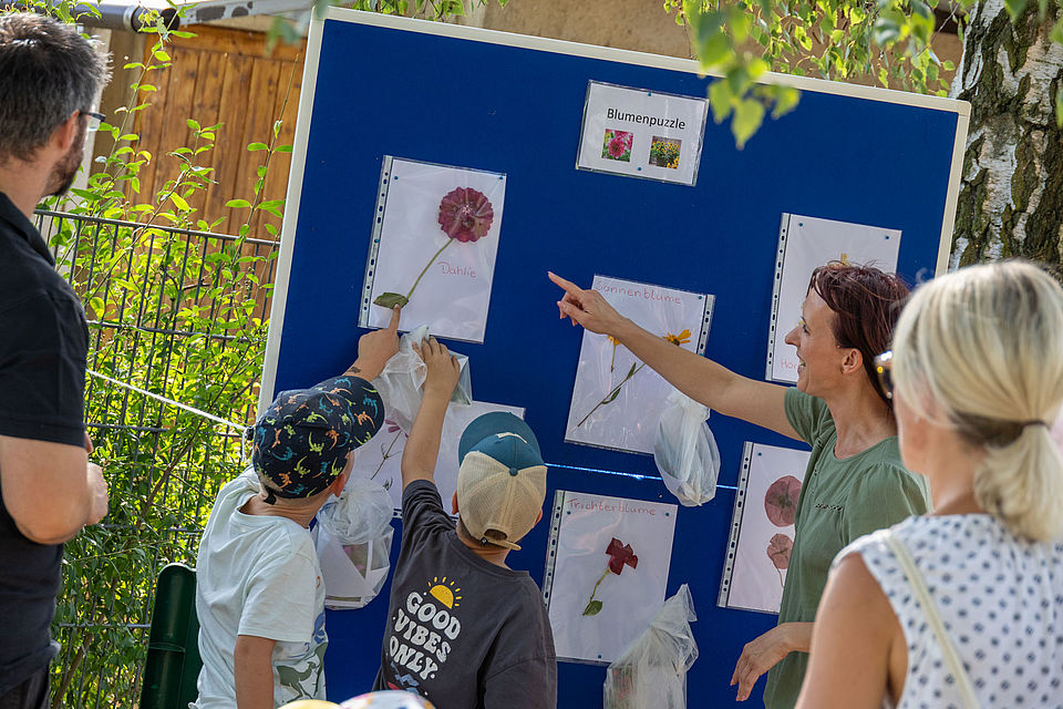 Spielende Kinder im Außengeländer des DRK Kinderland Sonnenschein Wurzen