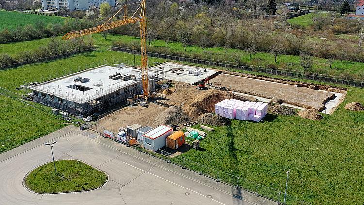 Der Blick auf das Rotkreuz-Zentrum am 11. April 2021 (Bild anklicken zum Vergrößern)