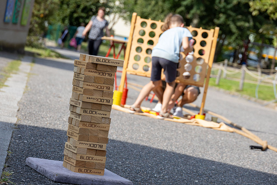 Spielende Kinder im Außengeländer des DRK Kinderland Sonnenschein Wurzen