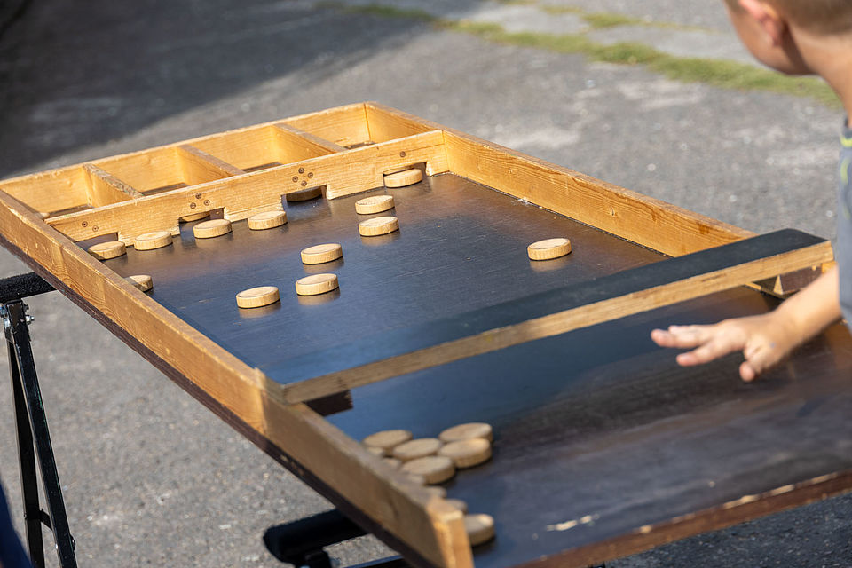 Spielende Kinder im Außengeländer des DRK Kinderland Sonnenschein Wurzen